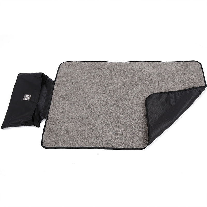 Outdoor Waterproof Portable Pet Blanket – Folding Warm Blanket for Dogs & Cats