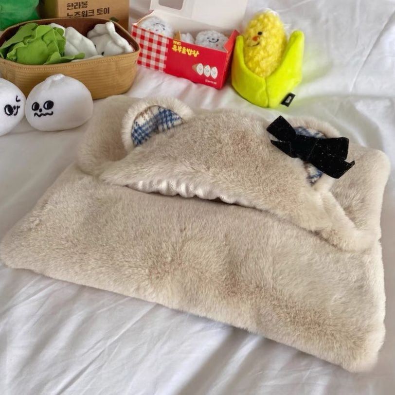 Cute Bear Plush Cloak & Blanket for Dogs & Cats – Cozy Seasonal Wear