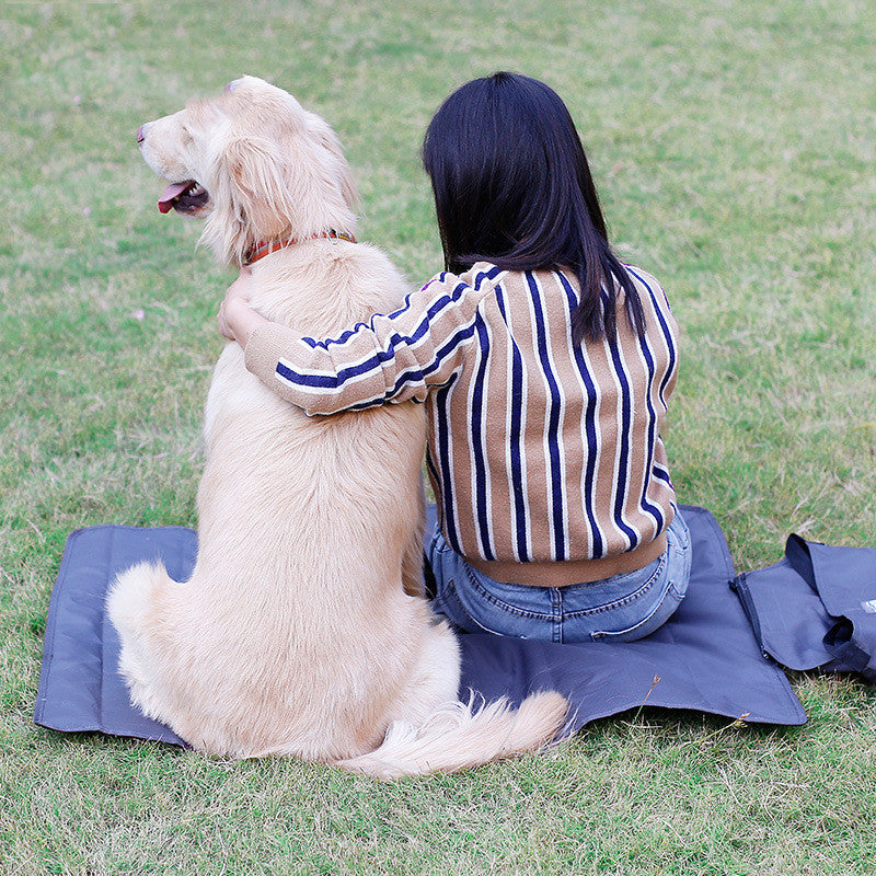 Outdoor Waterproof Portable Pet Blanket – Folding Warm Blanket for Dogs & Cats